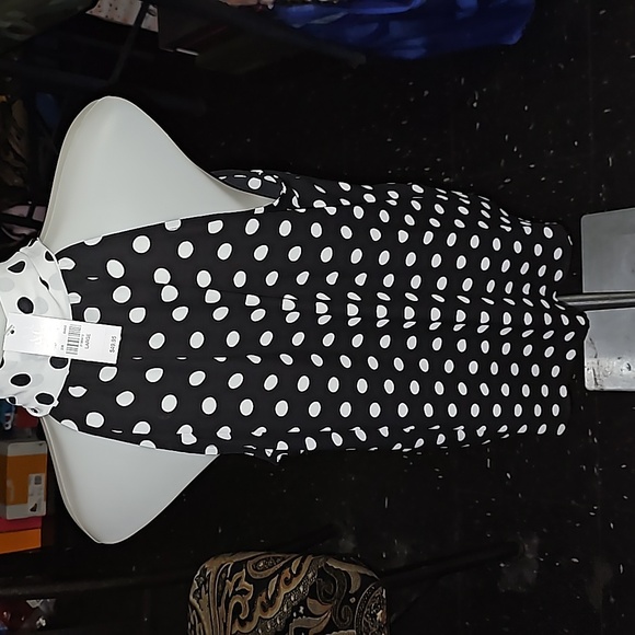 Blouse and skirt. - Picture 4 of 6